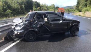 Bariyerlere çarptı.. 1 yaralı..