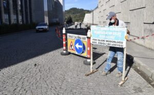 Devlet Hastanesinin parkeleri yenileniyor