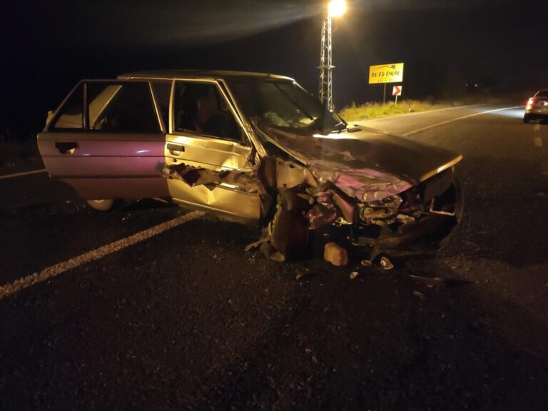 Kafa kafaya kaza.. 2 araç pert oldu..