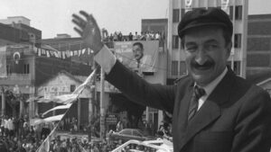 Bülent Ecevit halkına hizmet etmekten vazgeçmemiştir