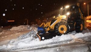 Kdz.Ereğli Belediyesi kar ile gece boyu mücadele etti