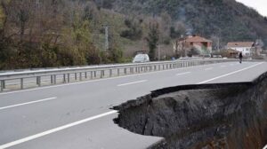 Kdz.Ereğli-Akçakoca yolunda 12km göçük