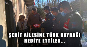 Jandarma’dan şehit ailesine Türk Bayrağı hediyesi