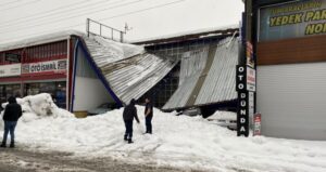 Kdz.Ereğli Kışla Sanayi Sitesinde çatı çöktü