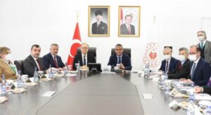 Bakan Özer: ” Bakanlığın tüm imkanlarını şehrimizde paylaşma imkanımız olacak”