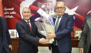 Cevdet Civelek ve yönetimi Başkan Posbıyık’ı ziyaret etti