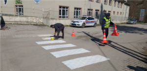 Jandarma Alaplı Aşağıdağ köyü İlköğretim Okuluna yaya geçidi yaptı