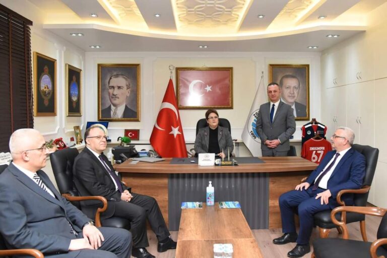 Bakan Derya Yanık, Zonguldak esnafını ziyaret etti