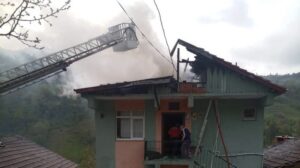 Kozlu’nun Akşeyh köyünde yangın çıktı