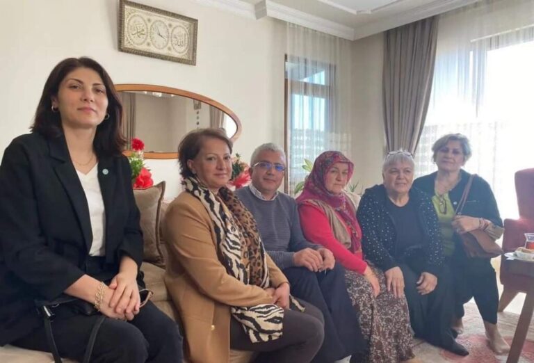 Kdz.Ereğli İyi Parti Kadın Kolları şehit annelerini ziyaret etti