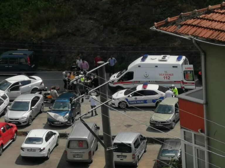 Kdz. Ereğli’de motokurye ile otomobil çarpıştı