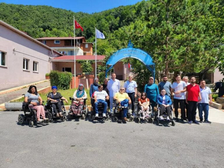 Batu Müftüoğlu’ndan Fiziksel Engelliler Derneği’ne ziyaret