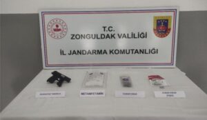 Devrek’te şüpheli araçtan uyuşturucu ve tabanca çıktı