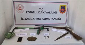 Çaycuma’da definecinin eşyaları yakalandı