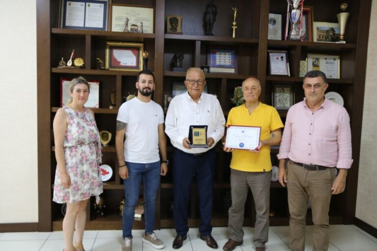 Başkan Posbıyık’a meslekte 50.yıl plaketi