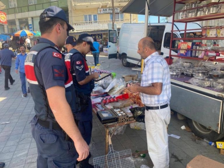 Vatandaşı rahatsız eden şahıslara jandarmadan uygulama