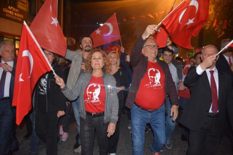 Başkan Posbıyık: “Cumhuriyet için eşimle birlikte yürüyeceğiz”