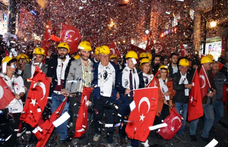 Kdz. Ereğli’de binlerce vatandaş, cumhuriyet için yürüdü