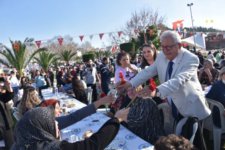 15. Hamsi Festivali renkli görüntülere sahne oldu