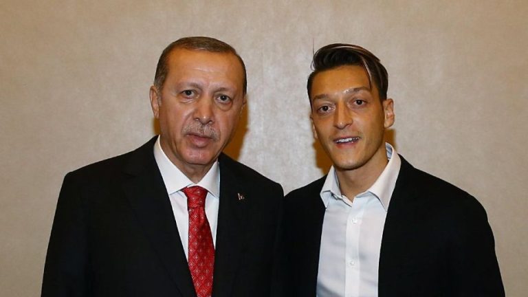 Mesut Özil, AK Parti Zonguldak Milletvekili Adayı oluyor