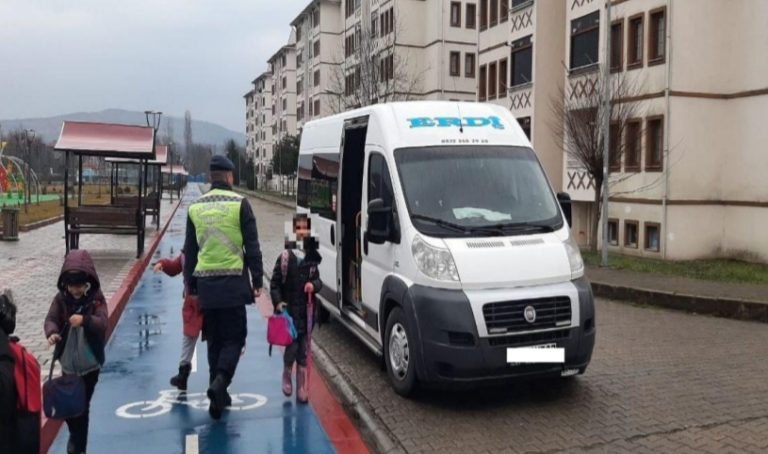 Okulların açılması ile jandarma servis denetimlerine başladı