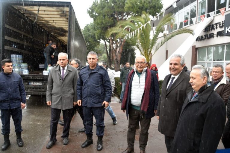 Kaymakam Yapıcı, Kdz. Ereğli Belediyesi Deprem Yardım Merkezi’ni ziyaret etti