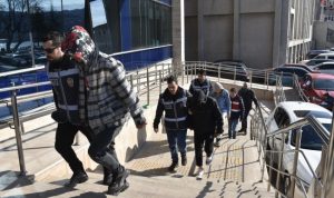 Zonguldak’tan motosiklet çalan hırsızlar Bartın’da yakalandı