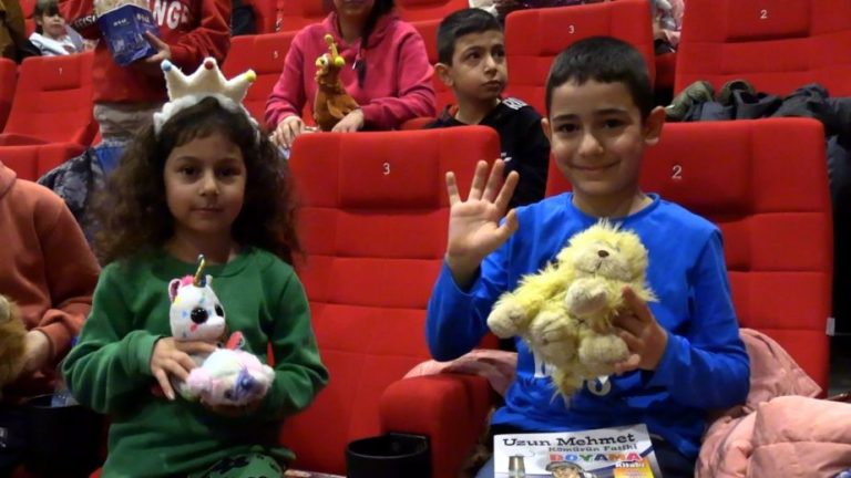 Depremzede çocuklar için sinema etkinliği düzenlendi