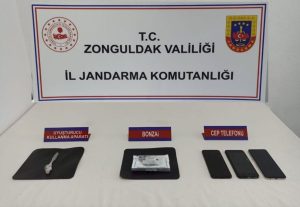 Kozlu’da 3 şahsın aracında uyuşturucu ele geçirildi