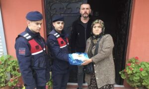 Altınlarını unutunca jandarmadan yardım istedi