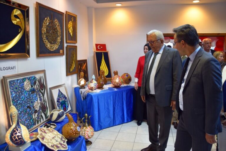 Başkan Posbıyık, AKM’deki ‘Hayat Boyu Öğrenme’ sergilerini gezdi