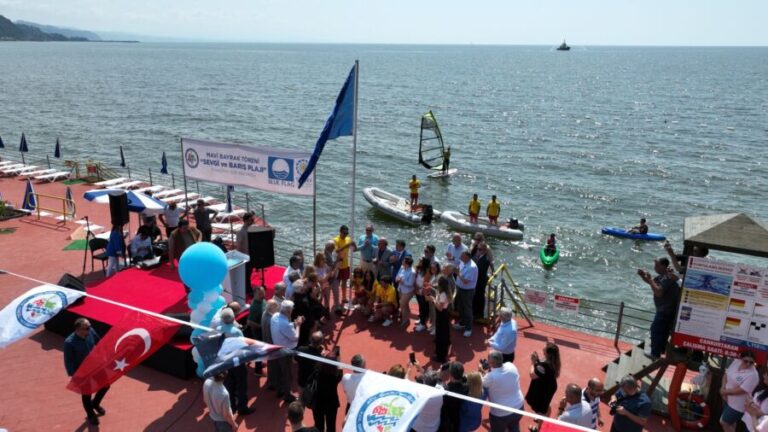 Kdz. Ereğli plajlarında artık mavi bayrak dalgalanıyor