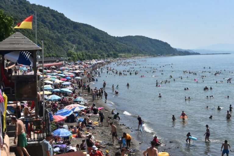 Kdz. Ereğli Belediye Plajları bayram tatilinde yoğun ilgi gördü