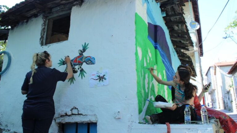Akkuyu meydanı duvar resimleri yoğun ilgi görüyor