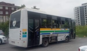 Kdz. Ereğli’de kepçe yolcu otobüsüne çarptı