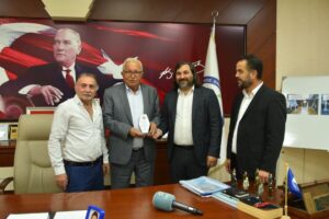 Esnaftan Başkan Posbıyık’a teşekkür plaketi