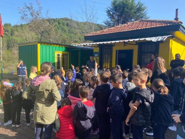 Minik kalpler, sevimli dostları ziyaret etti