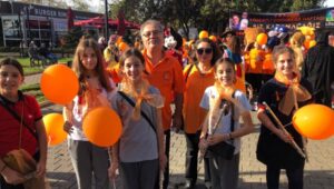 Dikmen, LÖSEV tarafından düzenlenen korteje katıldı