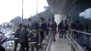 Sazan sarmalı dolandırıcıları yakalandı