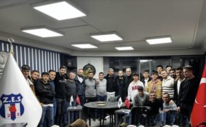 Namağlup lider futbolcularıyla bir araya geldi