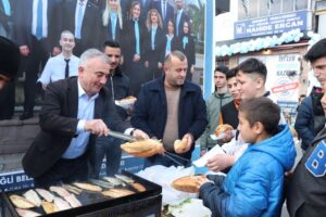 Sesli mangal yapıp balık ekmek dağıttı