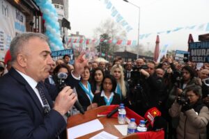 Sesli’nin seçim bürosunun açılışı mitinge döndü