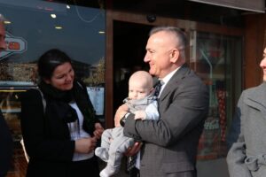 Sesli “Sorunların çözümü bizde”