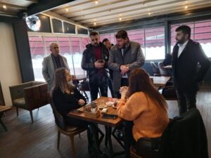 Emre Karaarslan, Ereylin AVM’de vatandaşlarla bir arada