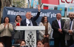 Sesli teşekkür edip başarılar diledi