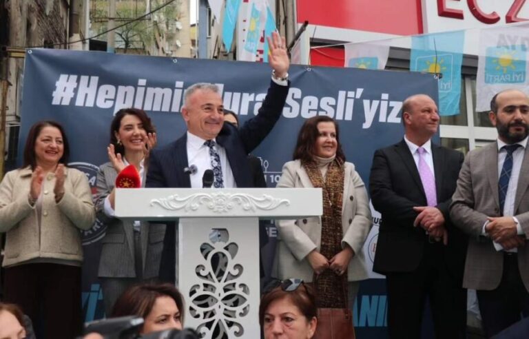 Sesli teşekkür edip başarılar diledi