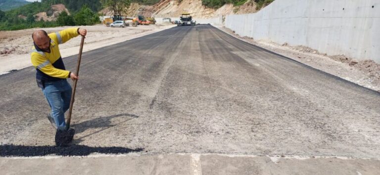 Kdz. Ereğli Devrek yolunda asfalt çalışmaları başladı