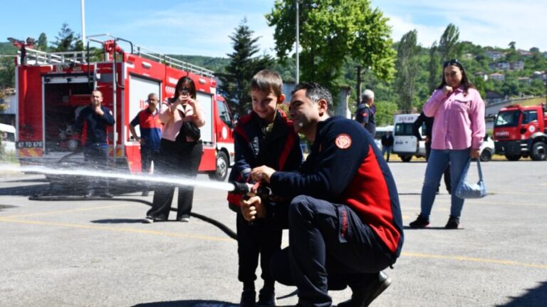 Engel tanımadılar, itfaiyeci oldular