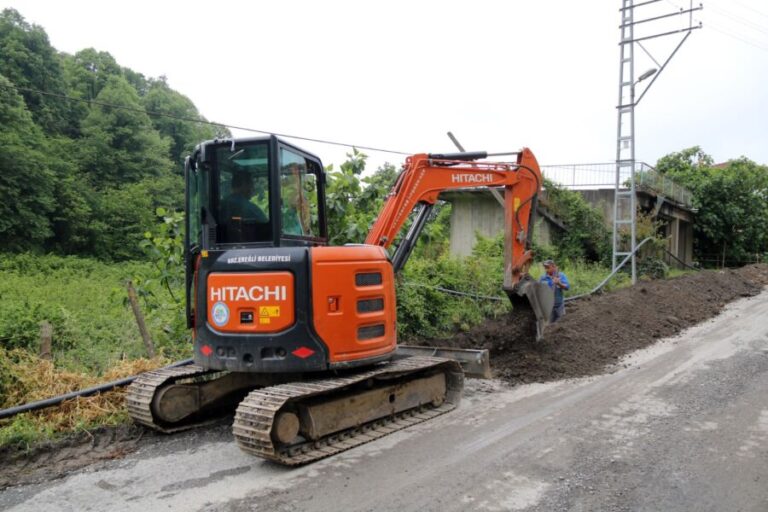 Kavakderesi’nde içme suyu hattı çalışmaları sürüyor