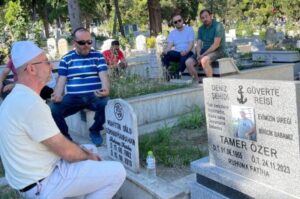 Deniz Şehidi Tamer Özer, mezarı başında anıldı